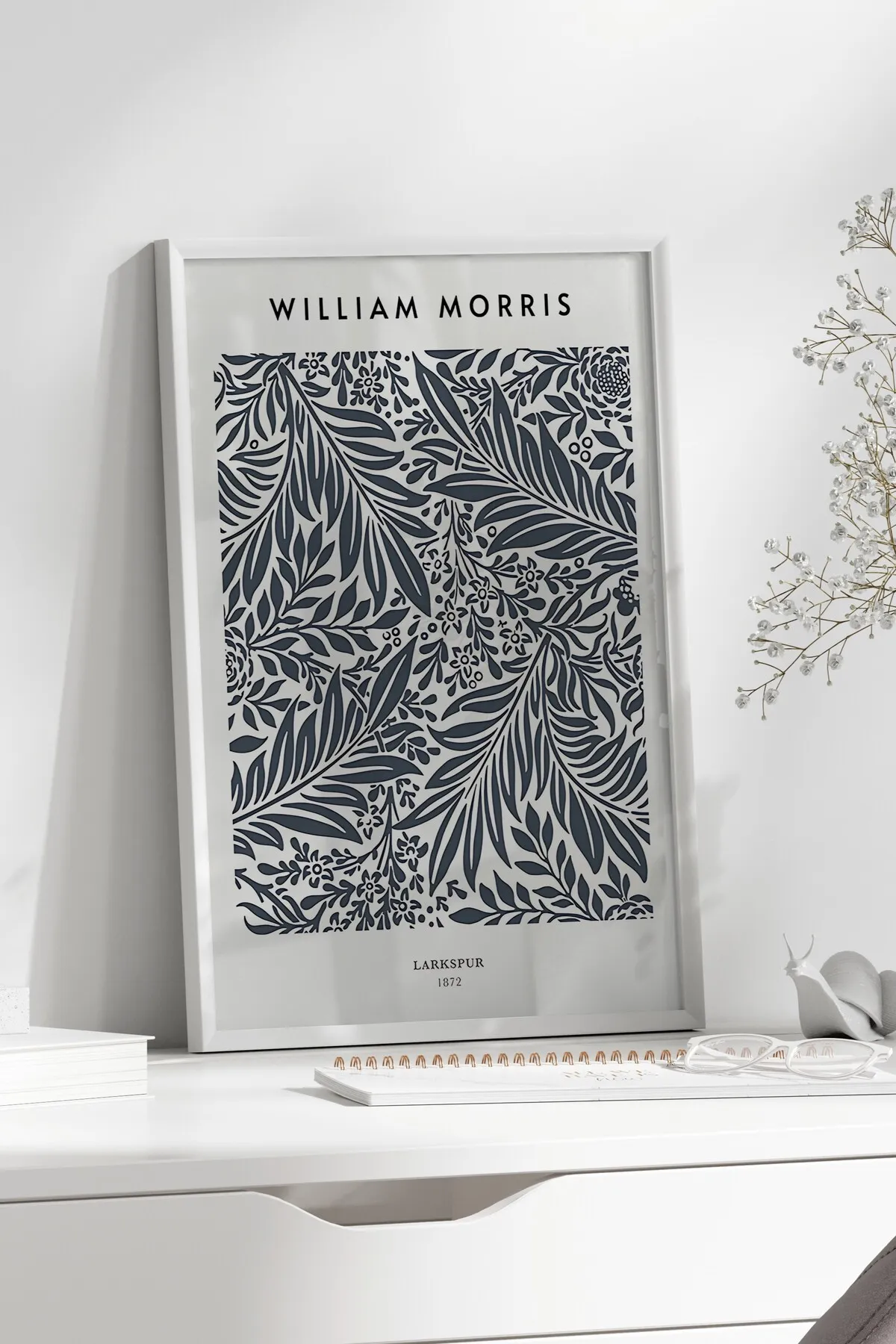 Larkspur [William Morris] - Botanik Temalı Siyah Duvar Tablosu